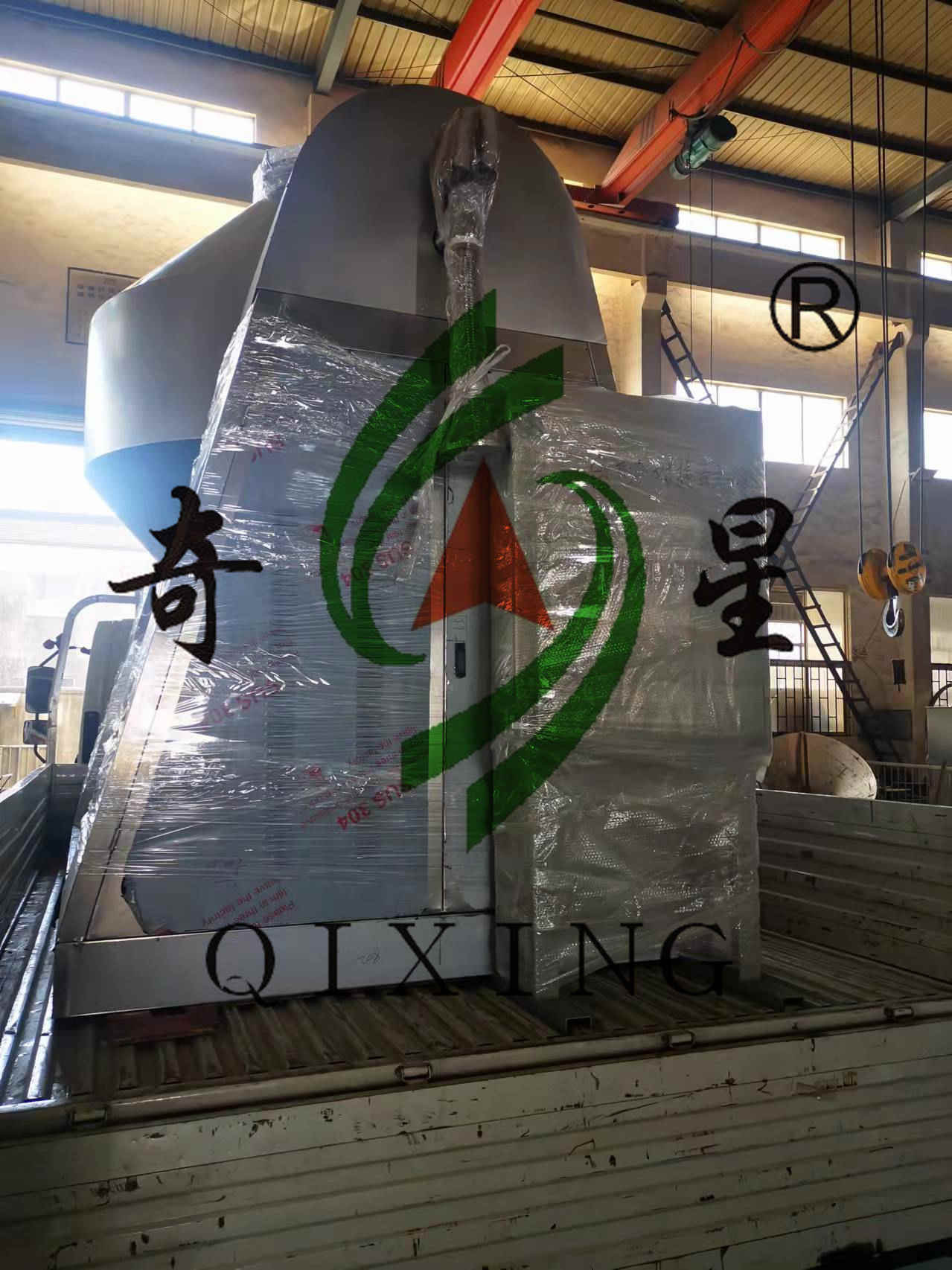 陜西某客戶在我公司訂購的一臺SZH-3000型雙錐回轉(zhuǎn)混合機已完成發(fā)貨